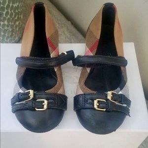🎉🎉SOLD On Mercari🎉🎉Burberry Style Strap Shoes